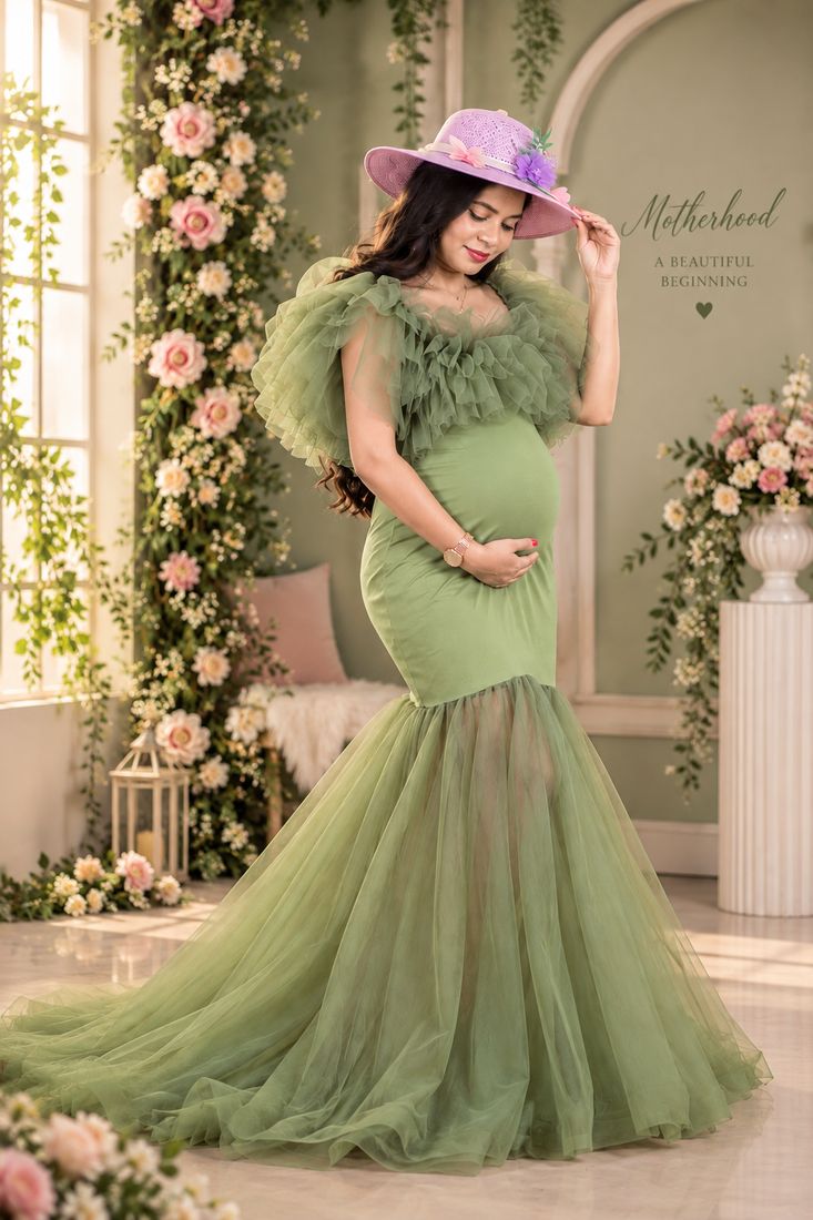 Maternity photoshoot by Sourmi Studio